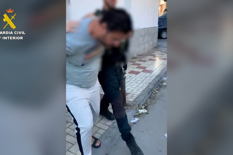 La Guardia Civil detiene en Málaga a un reclutador virtual que adoctrinaba en terrorismo yihadista